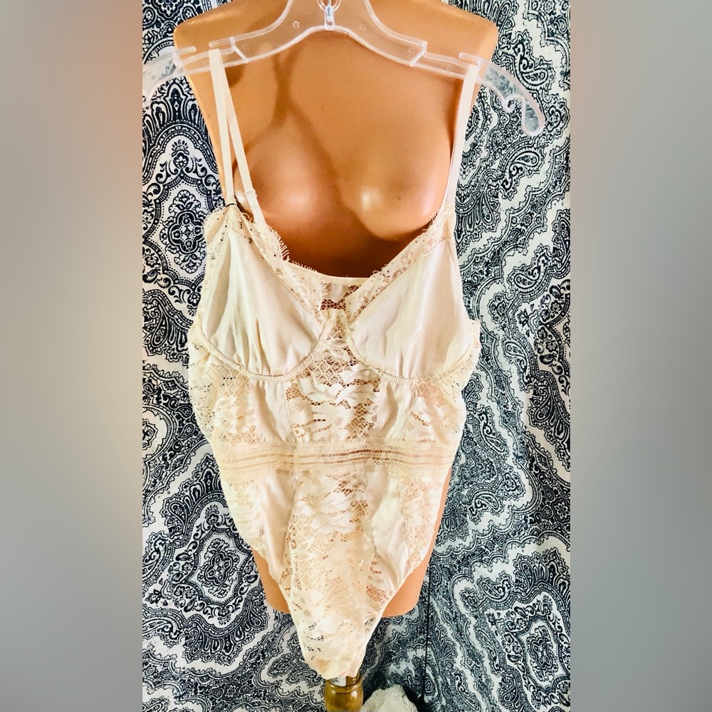 NASTYGAL•NWT•LACE BODYSUIT•BEIGE•SIZE-M - Picture 6 of 10